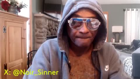 Snapshot of sinnernoir chatting on 10.27.25 My Name Is..............................John online show from 10.27.25