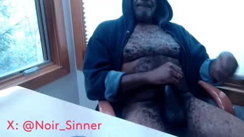 Snapshot of sinnernoir chatting on 11.06.25 My Name Is..............................John online show from 11.06.25