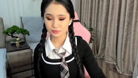 Snapshot of sinsemillaa chatting on 01.19.25 Ellie online show from 01.19.25