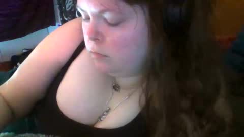 Snapshot of siofra chatting on 04.18.26 Siofra online show from 04.18.26