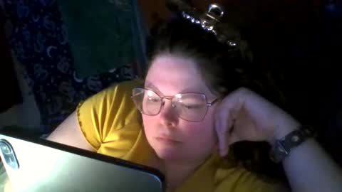 Snapshot of siofra chatting on 04.27.26 Siofra online show from 04.27.26