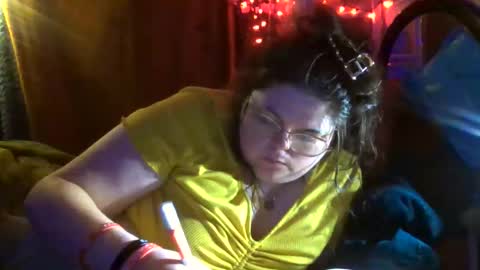 Snapshot of siofra chatting on 04.28.26 Siofra online show from 04.28.26