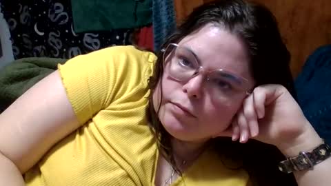 Snapshot of siofra chatting on 04.28.26 Siofra online show from 04.28.26