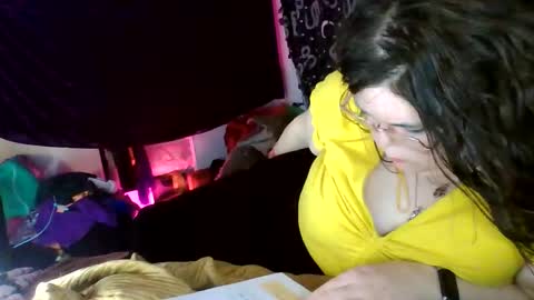Snapshot of siofra chatting on 04.30.26 Siofra online show from 04.30.26
