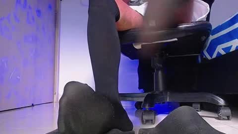 only foot                         worshipers here online show from 11.15.25