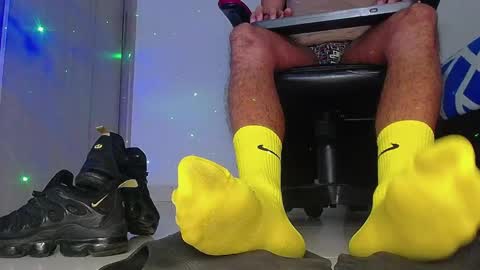Snapshot of sir_kev66 chatting on 12.19.25 only foot worshipers here online show from 12.19.25