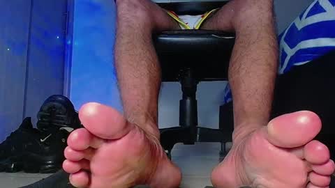 Snapshot of sir_kev66 chatting on 02.07.26 only foot worshipers here online show from 02.07.26