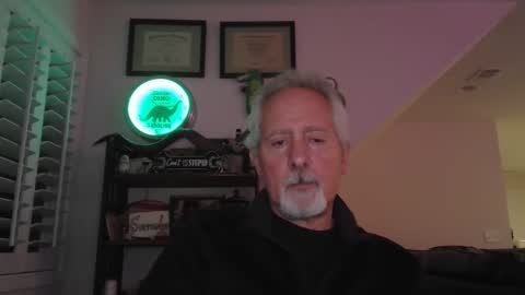 Snapshot of sir_lust_alot chatting on 11.05.25 Don Roberto online show from 11.05.25