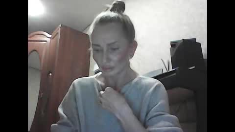 Snapshot of siren_voise chatting on 02.19.26 siren_voise online show from 02.19.26