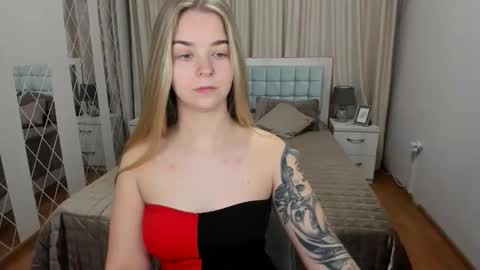 SirenaBloom online show from 11.17.25