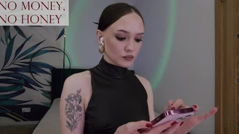 Snapshot of sirenaswhisper chatting on 05.24.26 Goddess Sirena online show from 05.24.26