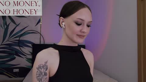 Snapshot of sirenaswhisper chatting on 05.26.26 Goddess Sirena online show from 05.26.26