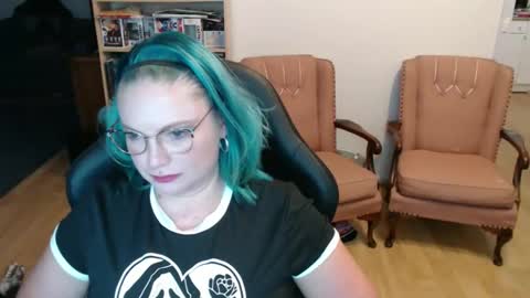 Snapshot of sireneserpens chatting on 01.22.25 Sirene Serpens online show from 01.22.25