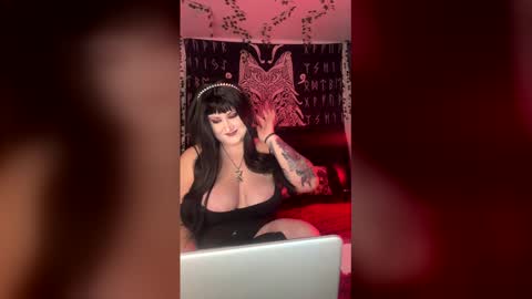 Siren Lux online show from 12.21.25