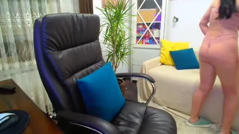 Snapshot of siriamasha chatting on 01.22.25 Amasha11 online show from 01.22.25