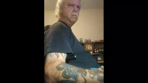 Snapshot of sirlancealot10011 chatting on 10.01.25 steve online show from 10.01.25