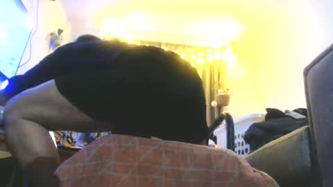 Snapshot of sissyboilooking chatting on 12.19.25 RESPONDS WELL TO ... online show from 12.19.25