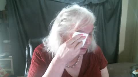 Sissy Diane online show from 10.17.25