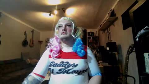 Snapshot of sissylovedoll chatting on 12.25.24 Tiffany Candy online show from 12.25.24