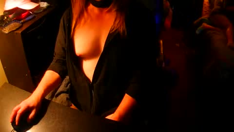 Snapshot of sissyred2314 chatting on 10.31.25 red online show from 10.31.25