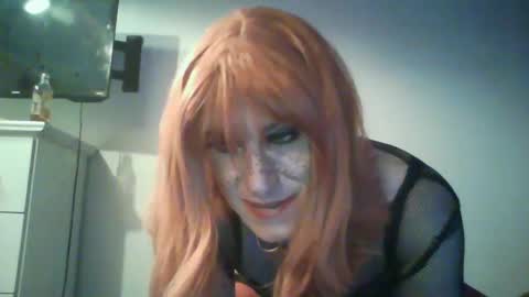 Snapshot of sissysara4fun chatting on 09.14.25 I messy facials online show from 09.14.25