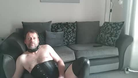 Snapshot of sissyslutboyxxx chatting on 11.22.25 SafaSlave online show from 11.22.25