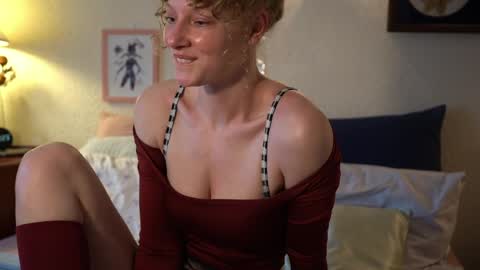 Snapshot of sistinehashands chatting on 03.27.26 HINT its the name I go by. online show from 03.27.26