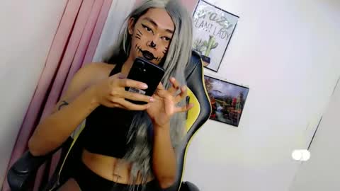 Snapshot of sizka_ford chatting on 10.31.25 Sizka online show from 10.31.25