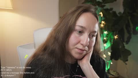 Snapshot of skarpio17 chatting on 12.13.24 Im Scarlett ONLINE 5pm-10pm NYC time online show from 12.13.24