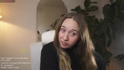 Snapshot of skarpio17 chatting on 01.12.25 Im Scarlett ONLINE 5pm-10pm NYC time online show from 01.12.25