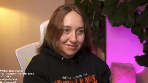 Snapshot of skarpio17 chatting on 09.18.25 Im Scarlett ONLINE 5pm-10pm NYC time online show from 09.18.25