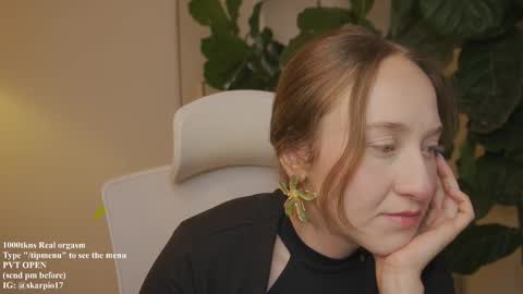 Snapshot of skarpio17 chatting on 10.22.25 Im Scarlett ONLINE 5pm-10pm NYC time online show from 10.22.25