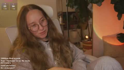 Snapshot of skarpio17 chatting on 11.14.25 Im Scarlett ONLINE 5pm-10pm NYC time online show from 11.14.25