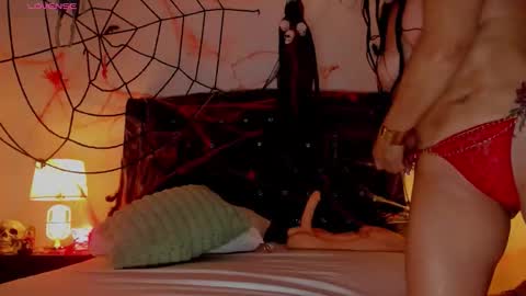 Snapshot of skay_hot chatting on 10.31.25 Skay online show from 10.31.25