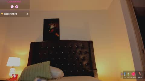 Snapshot of skay_hot chatting on 11.26.25 Skay online show from 11.26.25