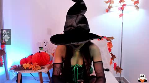 Snapshot of skeeter_cb chatting on 10.31.25 Skeete CHRISTMAS SHOW THIS DECEMBER 24 CHECK OUT MY AMAZON LIST AND MAKE ME HAPPY online show from 10.31.25