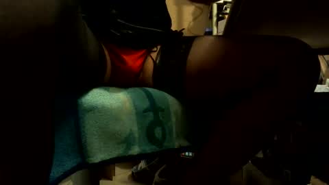 Snapshot of skersnylon chatting on 12.01.25 skersnylon online show from 12.01.25