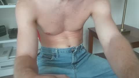 Snapshot of skfuddy chatting on 09.17.25 skfuddy online show from 09.17.25