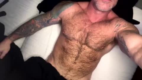 Snapshot of skimaskedbeef chatting on 02.06.25 BEEF online show from 02.06.25