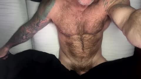 Snapshot of skimaskedbeef chatting on 02.12.25 BEEF online show from 02.12.25