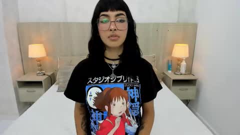 Snapshot of skinny_emily chatting on 11.07.25 Emily Rojas online show from 11.07.25