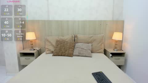 Snapshot of skinny_emily chatting on 12.04.25 Emily Rojas online show from 12.04.25