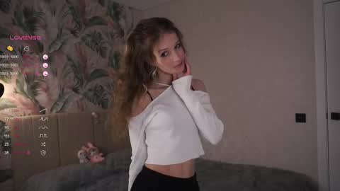 Snapshot of skinny_eve chatting on 03.04.25 Emily online show from 03.04.25