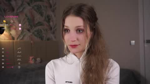 Snapshot of skinny_eve chatting on 03.08.25 Emily online show from 03.08.25