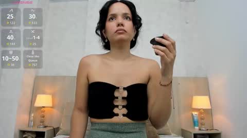 Snapshot of skinny_isabela chatting on 11.18.25 Isabela online show from 11.18.25