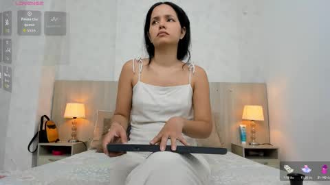 Snapshot of skinny_isabela chatting on 11.25.25 Isabela online show from 11.25.25