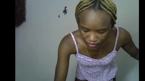 Snapshot of skinnybeauty1 chatting on 04.18.26 Linda independent model online show from 04.18.26
