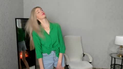 Skinnyladyy online show from 01.28.25