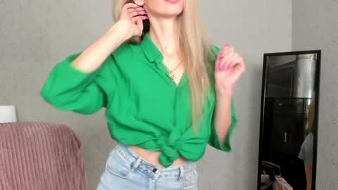 Skinnyladyy online show from 02.04.25