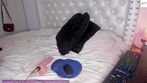 Snapshot of sky___blue chatting on 02.26.25 Sky Independent model WISH LIST online show from 02.26.25